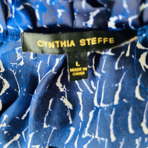 Cynthia Steffe Blue/black/white Patterned Women's tie front top size L - Picture 6 of 6